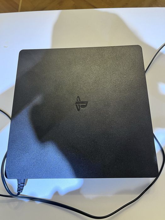 Продаю playstation 4slim