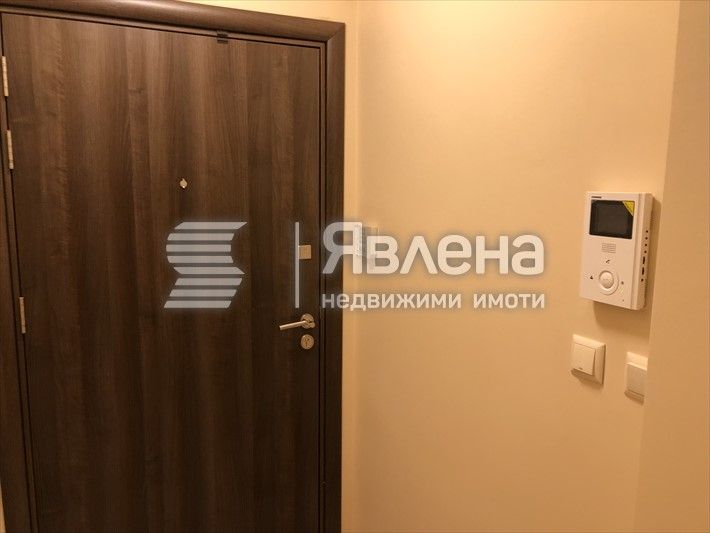 Офис до Икономически университет