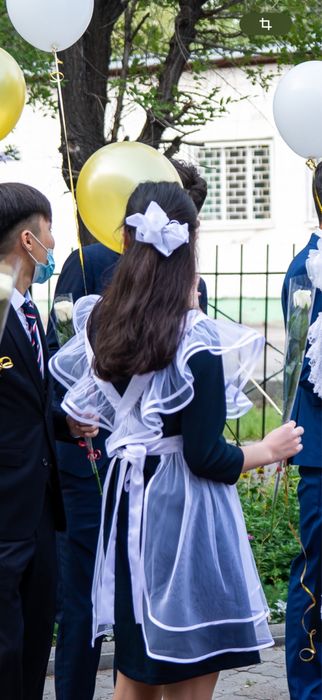 Школьная форма: платье + белый фартук