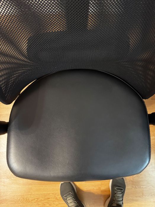 Scaun birou ergonomic IKEA JÄRVFJÄLLET (Piele naturală Glose Alb/Negru) cu brațe reglabile