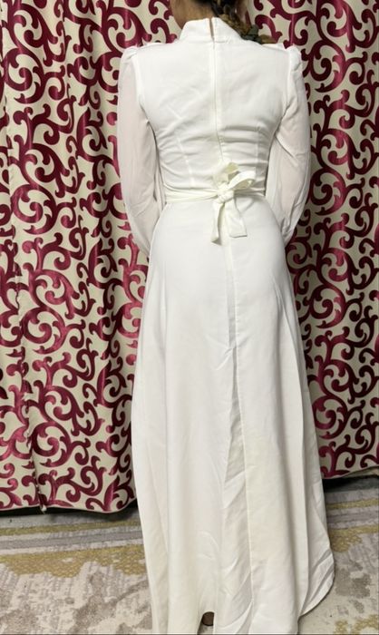 Белое платье на узату с камзолом