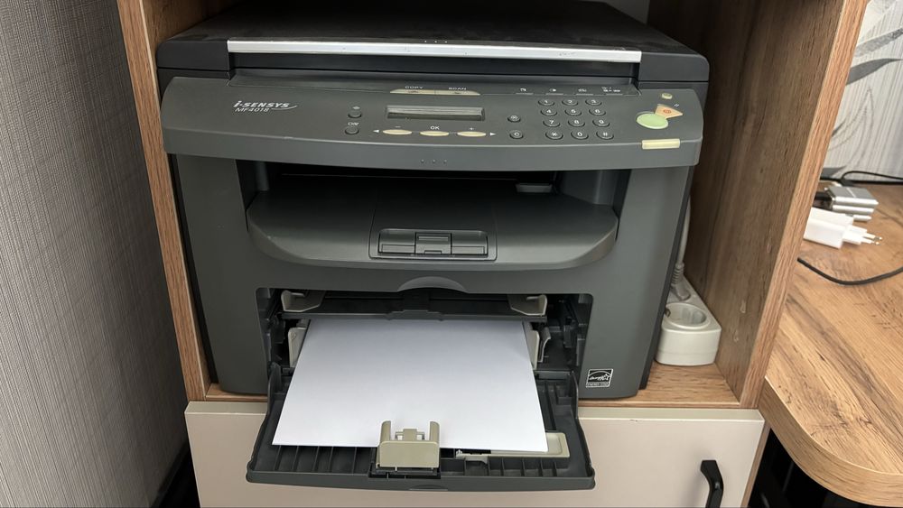 Продам черно белый принтер 3в1 Canon 4018