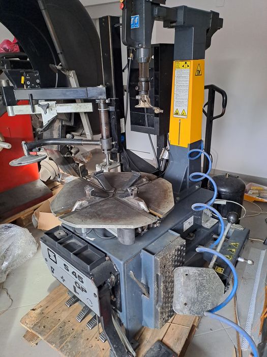 Машина за монтаж на гуми SICE, CORGHi, TecoS45 с рамене  ЗА RFT, подем