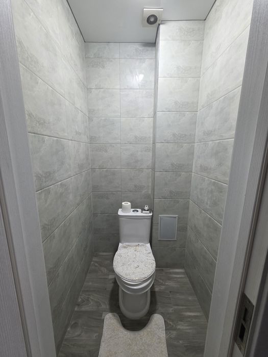 Срочно продаётся 2х комнатная квартира на 1 этаже с подвалом .6мкр,