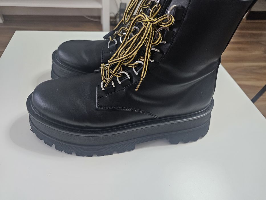 Bocanci Pull&bear marimea 41, ca noi