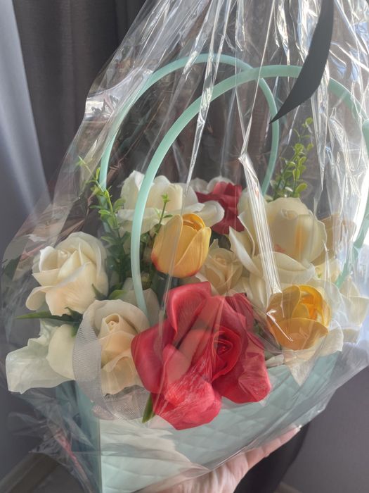 Мыльные розы в корзине