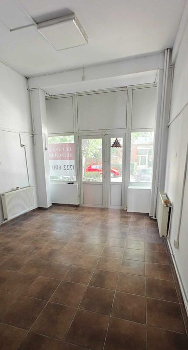 Showroom Spatiu Comercial Birou Salon Magazin - Vanzare sau Inchiriere - Arad - str Rodnei nr. 7-9, parter