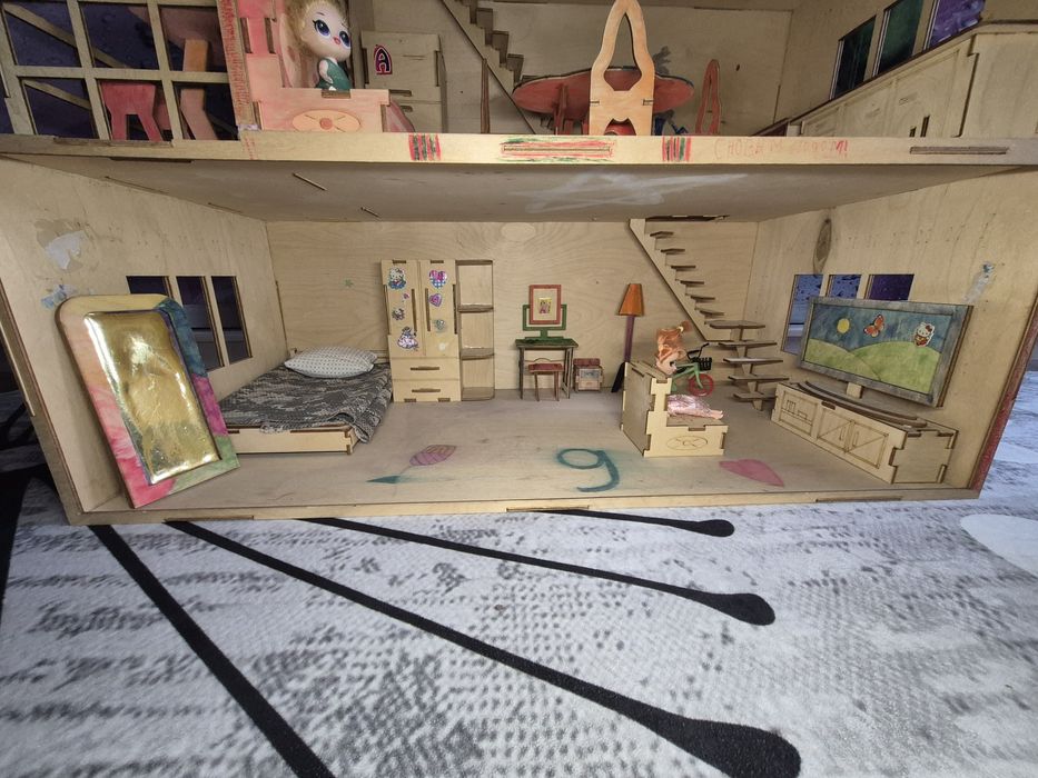 Кукольный домик.Трех этажный