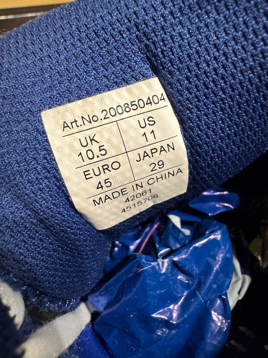 Kempa Attack ONE Contender.