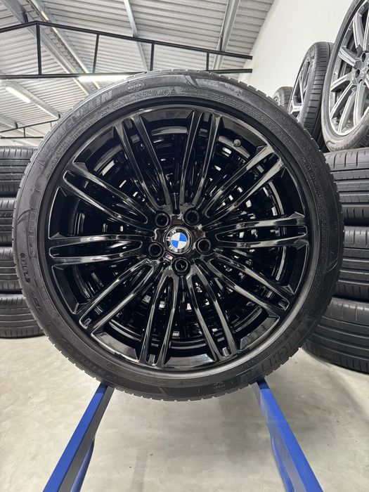 Jante Bmw Seria 5 R19 G30 G31 Originale M664 Negru Lucios Michelin de vara * Runflat 2024 95%