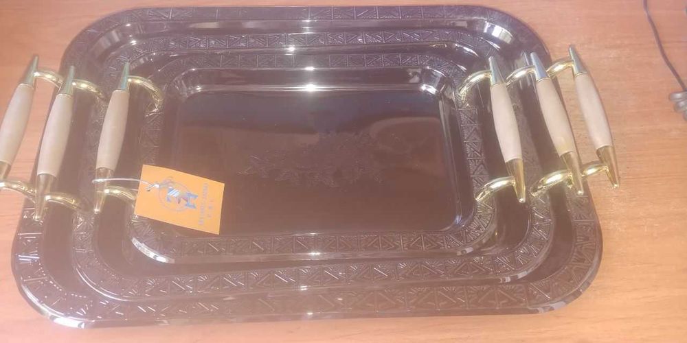 Подносы их тонкого металла производство Израиль - 3шт. Новые