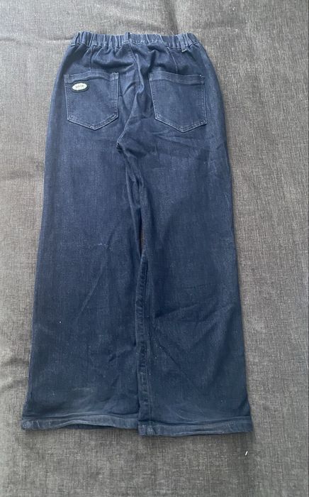 Темно синие джинсы