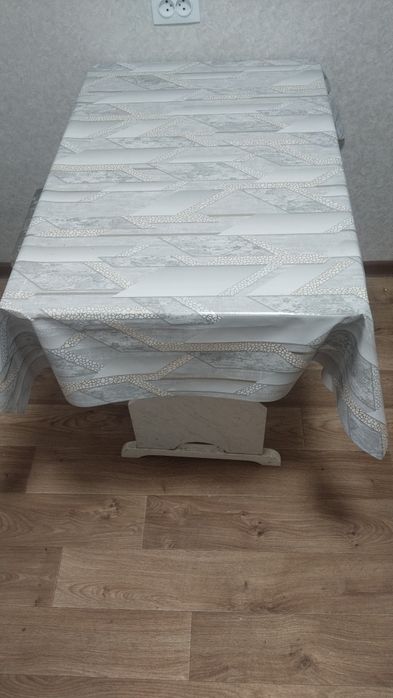 Продам кухонный стол