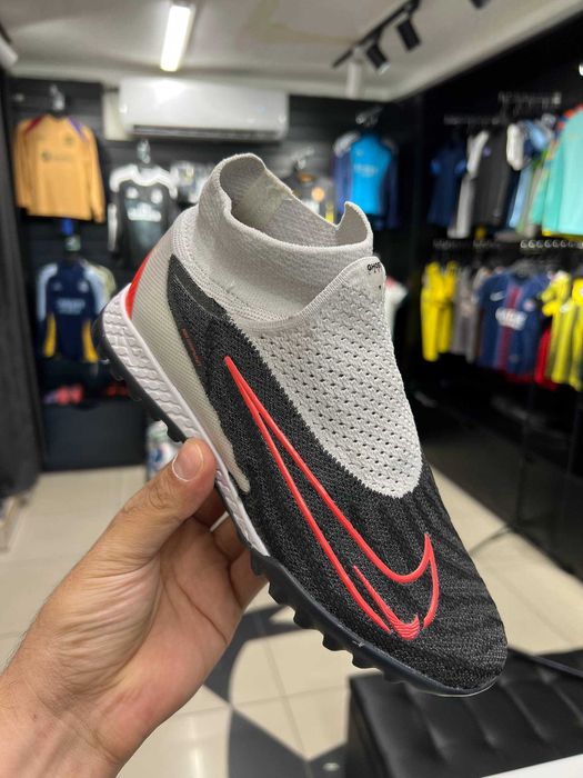 Футбольные сороконожки Nike Phantom Распродажа