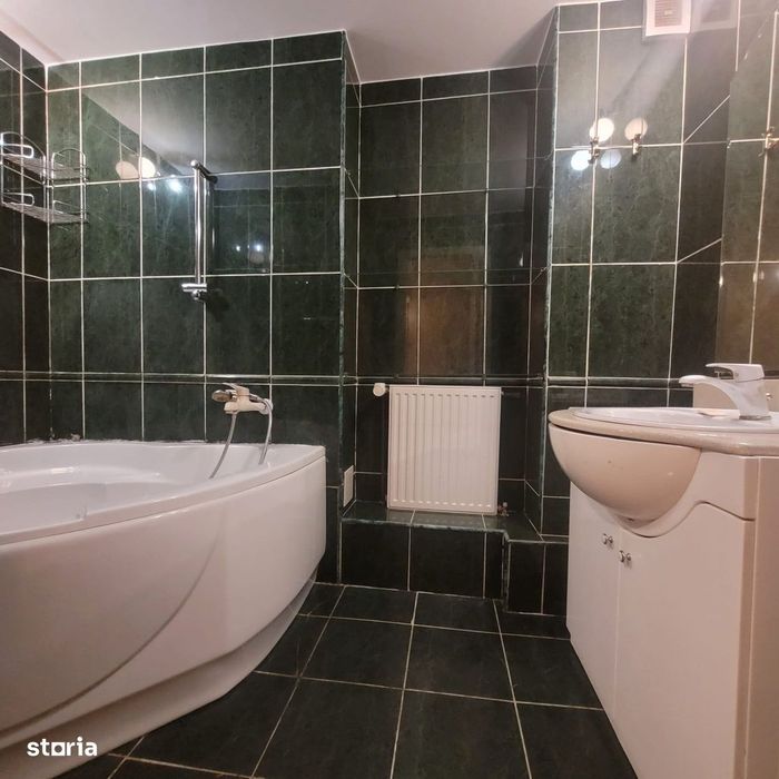 Vand apartament cu 3 camere Centrul Civic, Strada Toamnei