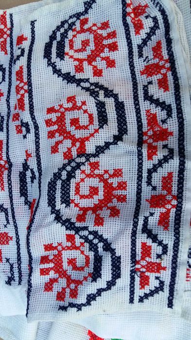 Prosoape si cearceaf tesute si lucrate manual sunt deosebite