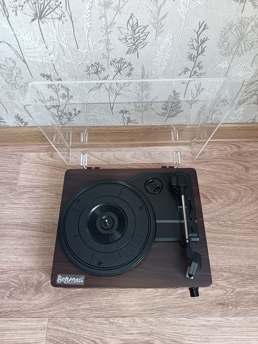 Виниловый проигрыватель