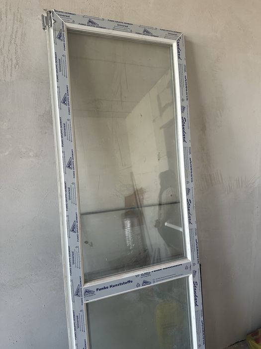 Продам пластиковый дверь новый
