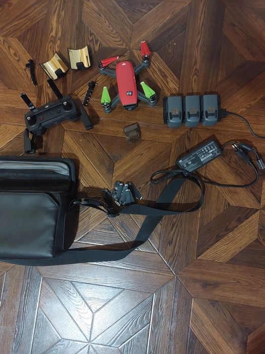 Дрон Dji Spark с дистанционно.