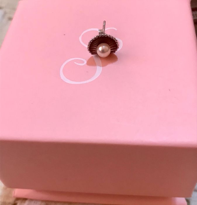 Сребърни обеци “Мидички” с естествена перла