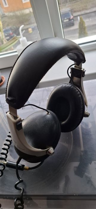 Căști audio NAD, model 10