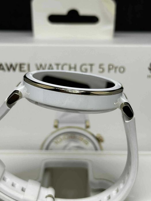 Huawei Watch GT 5 PRO 42mm White Fluoroelastomer Strap/ Като нов