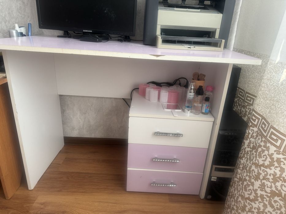 Продам компьютер , стол и тумбу