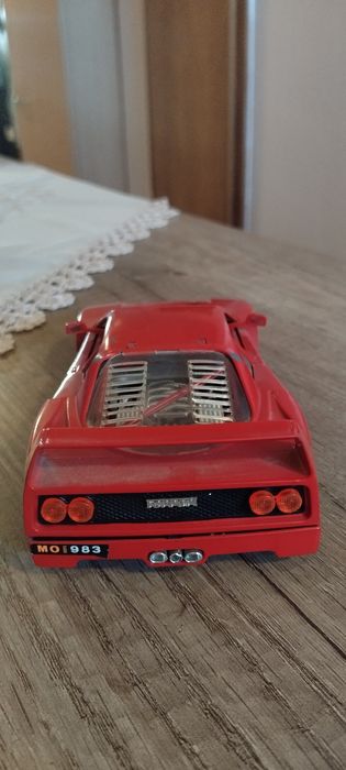 Vând mașinuță veche model ferrari F40