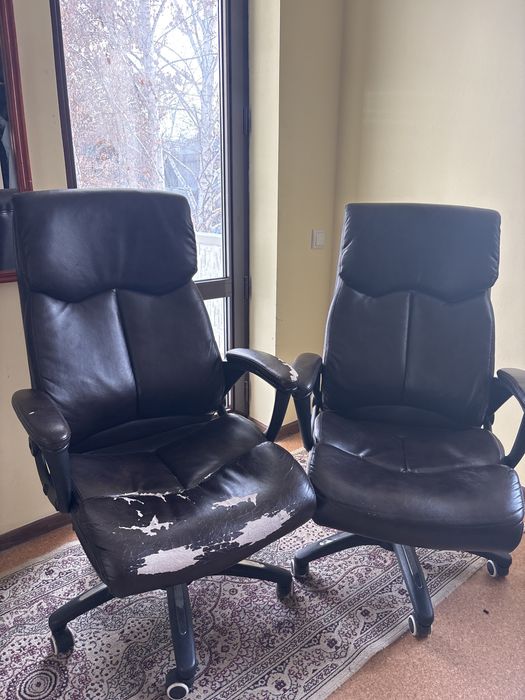 Офисные кресла в хорошом состояние
