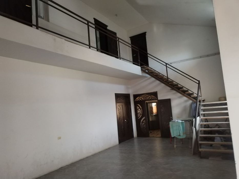 Uy sotiladi 7 sotix padvali bor