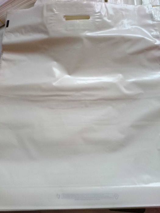 Pungi-sacose albe reciclabile-reutilizabile conform legislatiei.