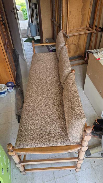 Дървени мебели- маса, столове, шкафове, гардероби