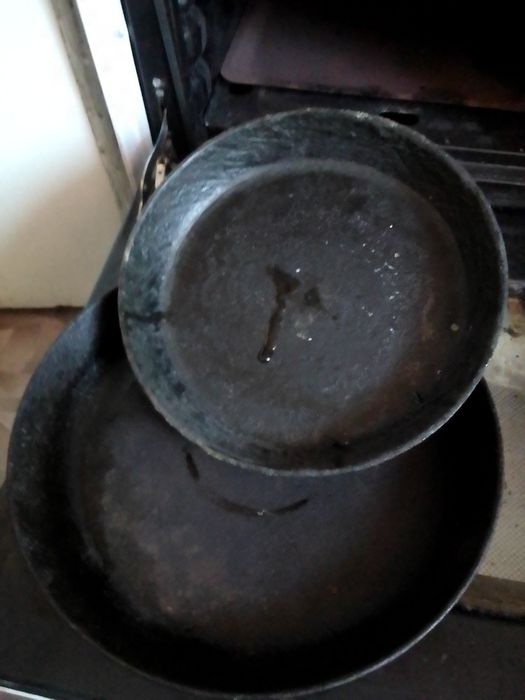 Кастрюли и сковородки