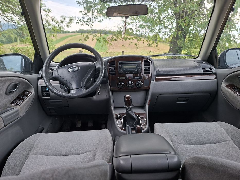 Vand Suzuki Grand Vittara XL7; masina off-road; 4x4