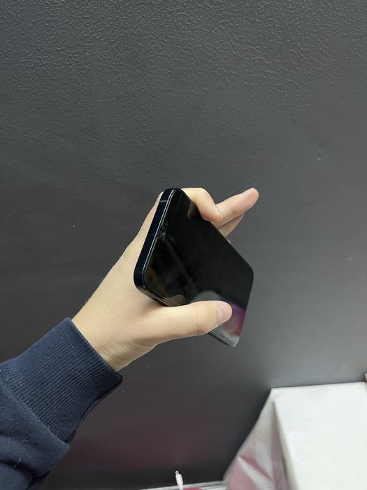 Продам Iphone 12