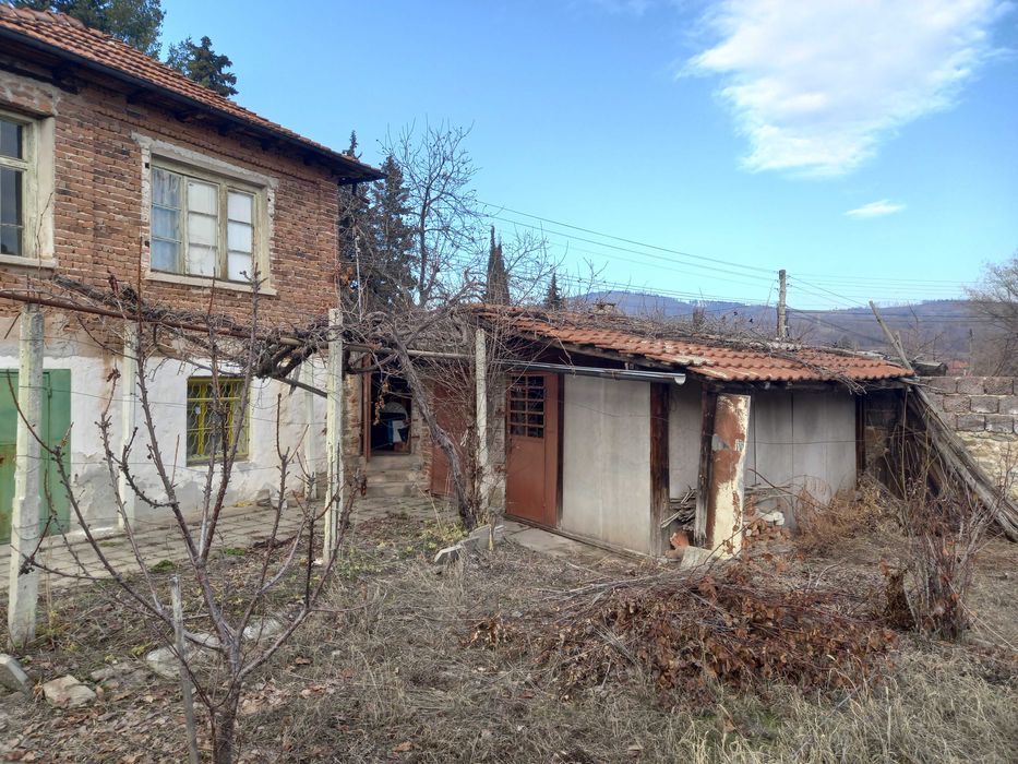 Къща с двор супер център с.Елшица