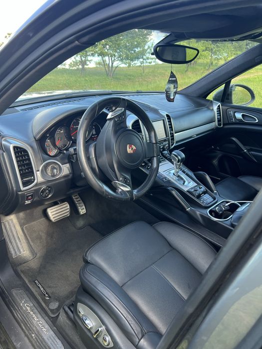 Porsche Cayenne Turbo 2012-4.8 V8 550 Cai