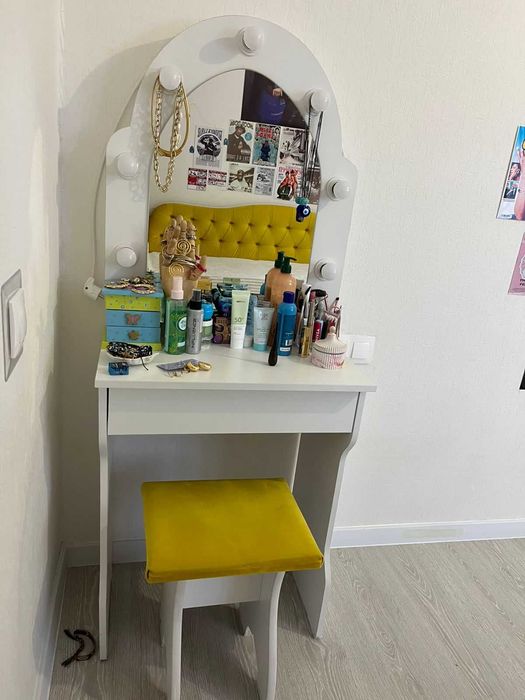 Мебель в комнату для девочки-подростка