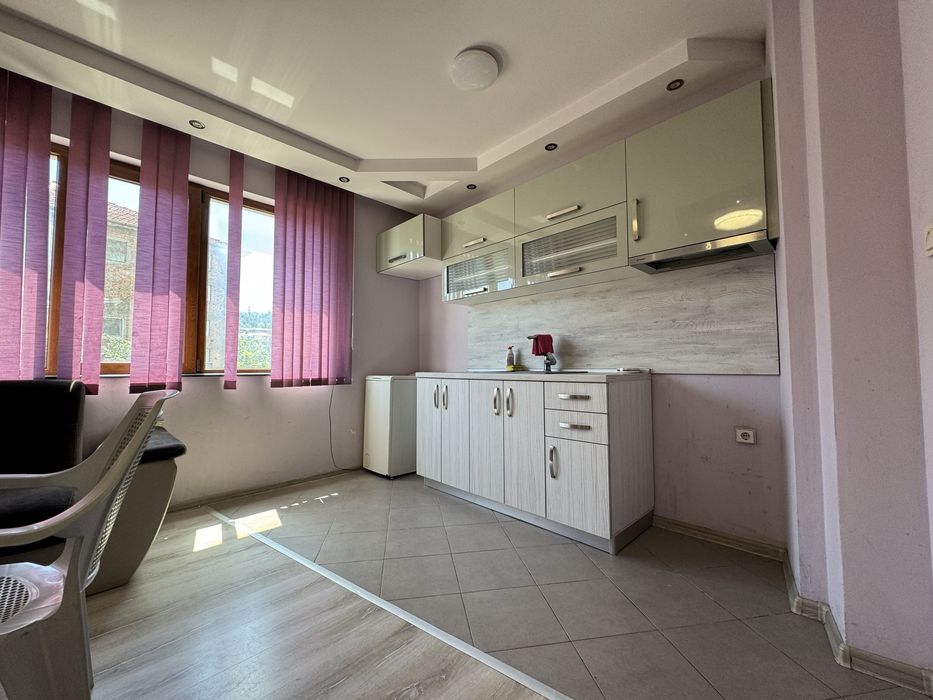 Продава се Тристаен апартамент в Асеновград - 100 кв.м за 1320 €/кв.м - Снимка #1