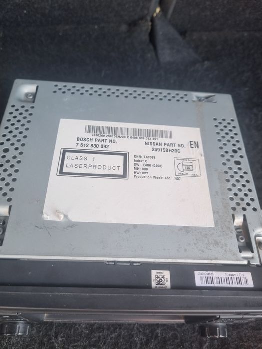 Vând radio cd cu navigație si card memorie 2012 nisan qaskai