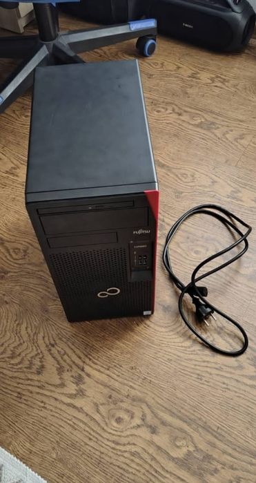 PC  FUJITSU  preț 600 Ron.