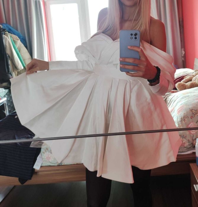 Къса сватбена рокля