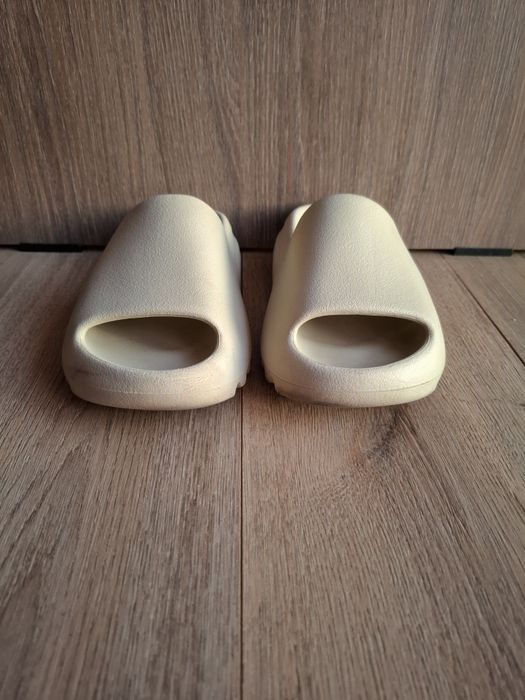 Adidas Yeezy slides