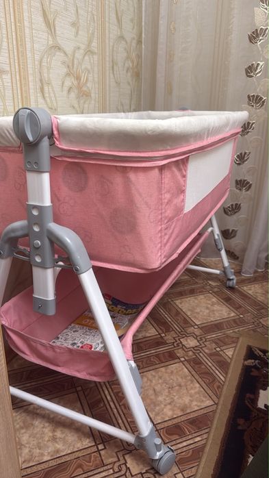 Продам приставную кроватку
