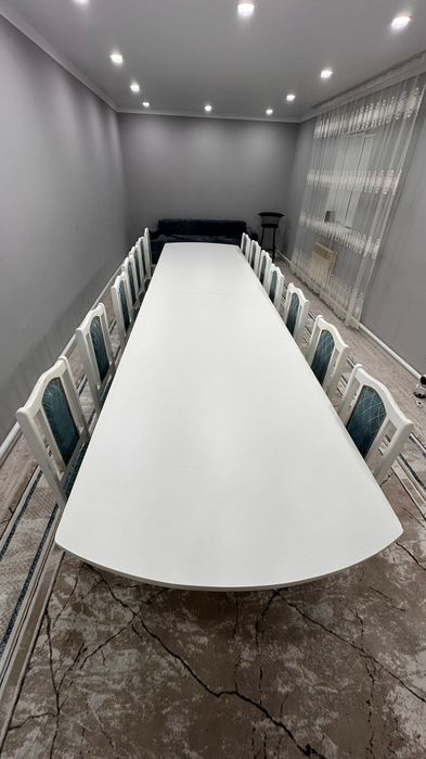 Продается  стол гостинный