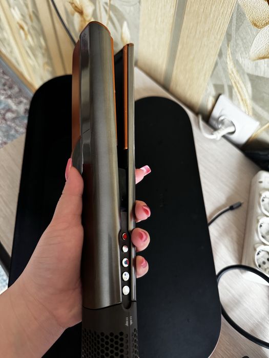 Продам Dyson фен - утюжок