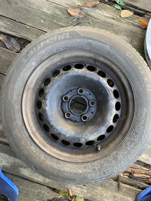 Vand 4 anvelope si 4 jante de tabla  18/65 R 15