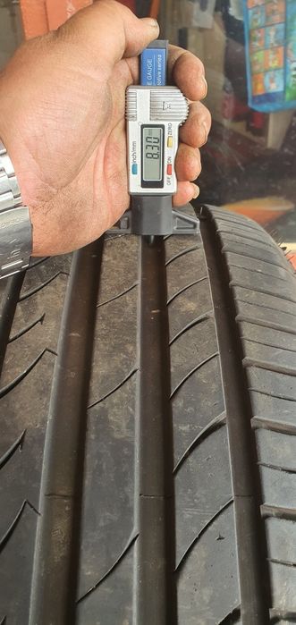 Гуми 4бр 245/40/19 - 1бр  - 139лв