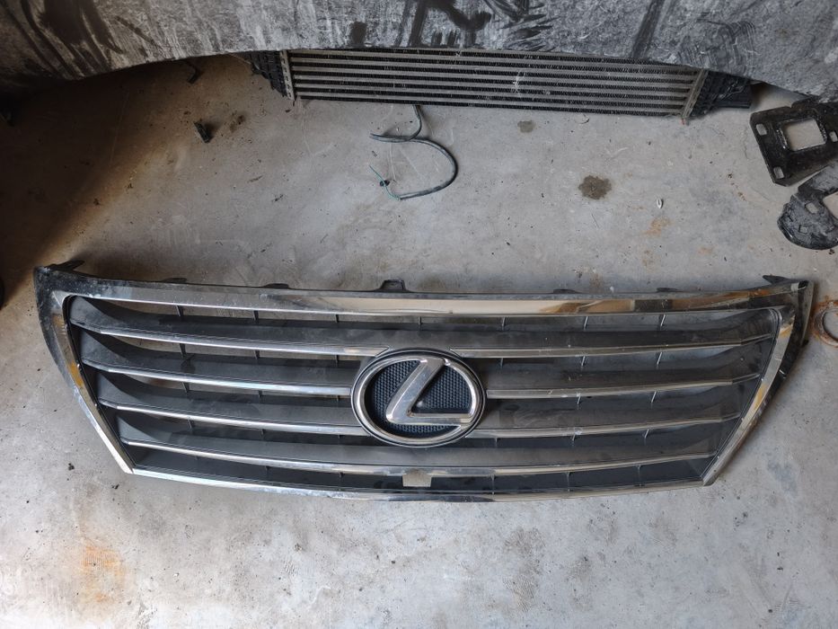Решетка радиатора Lexus LX 570