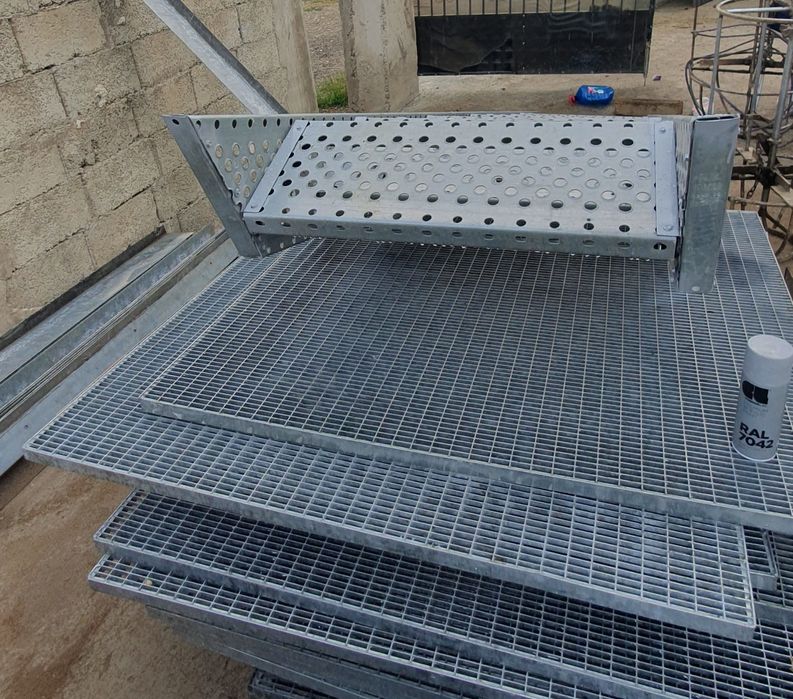 Scări zincate de exterior  70x27